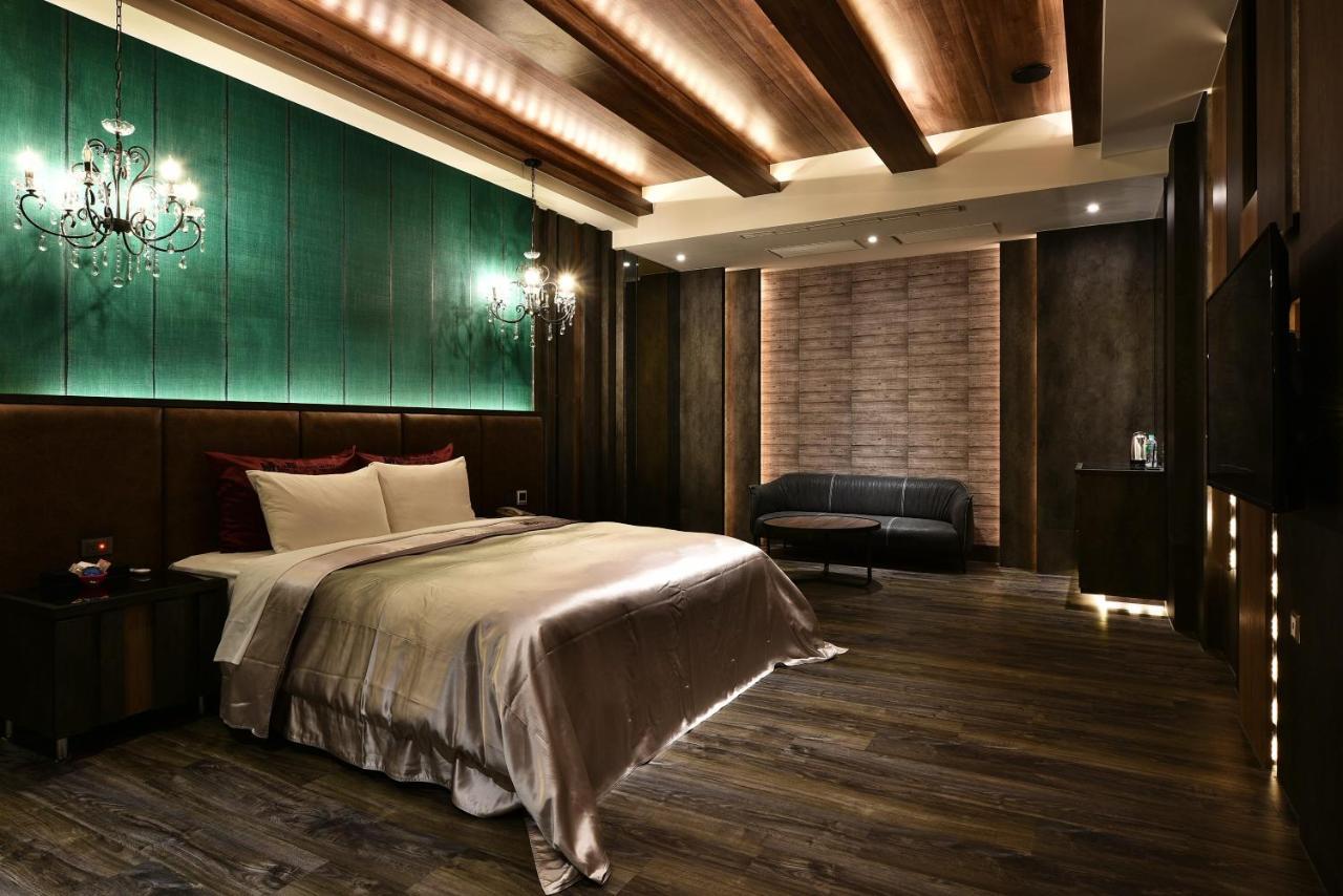 Venice Motel Тайчжун Экстерьер фото