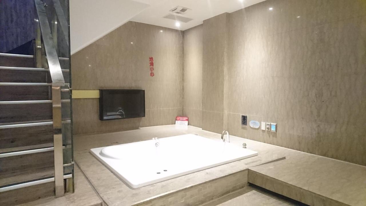 Venice Motel Тайчжун Экстерьер фото
